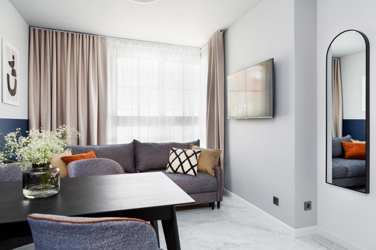 H11 Aparthotel Cracovia Esterno foto A staged living room