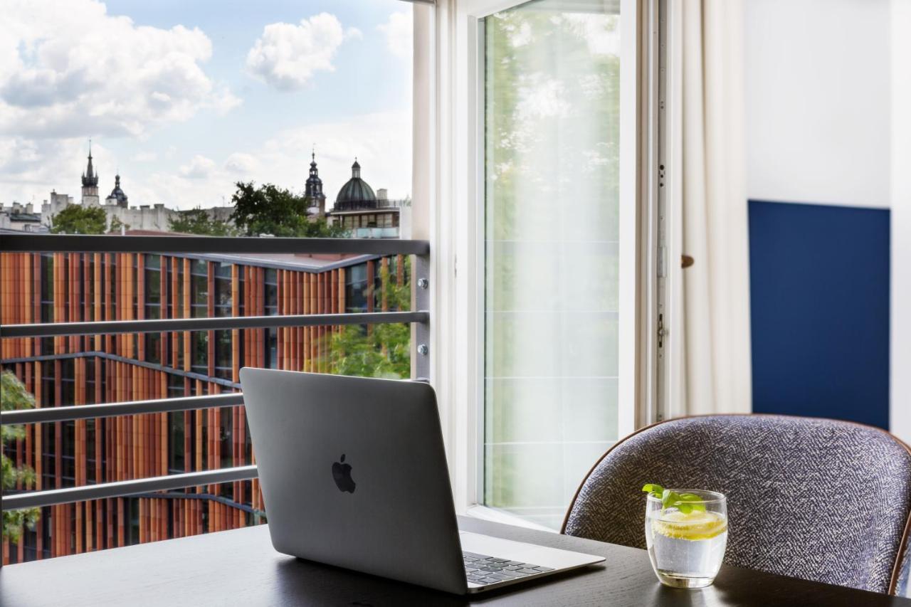 H11 Aparthotel Cracovia Esterno foto The view from the library