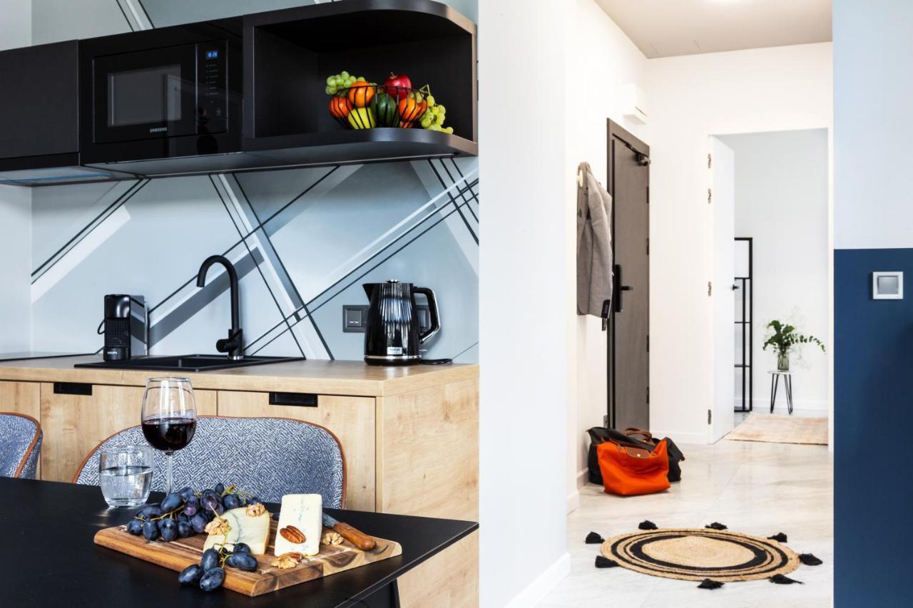 H11 Aparthotel Cracovia Esterno foto A modern kitchen