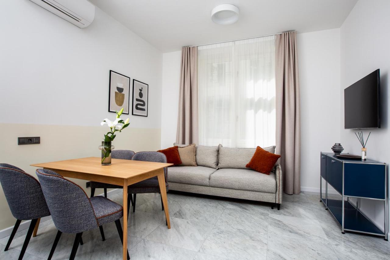 H11 Aparthotel Cracovia Esterno foto A living room in a serviced apartment in Warsaw, Poland