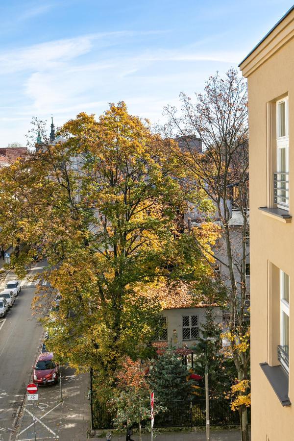 H11 Aparthotel Cracovia Esterno foto The tree in 2019