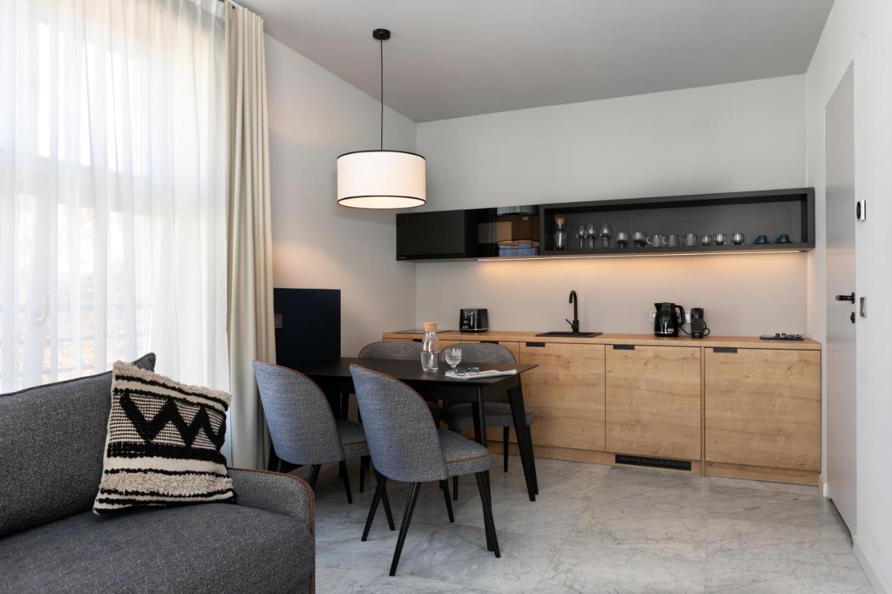 H11 Aparthotel Cracovia Esterno foto A kitchen in a hotel