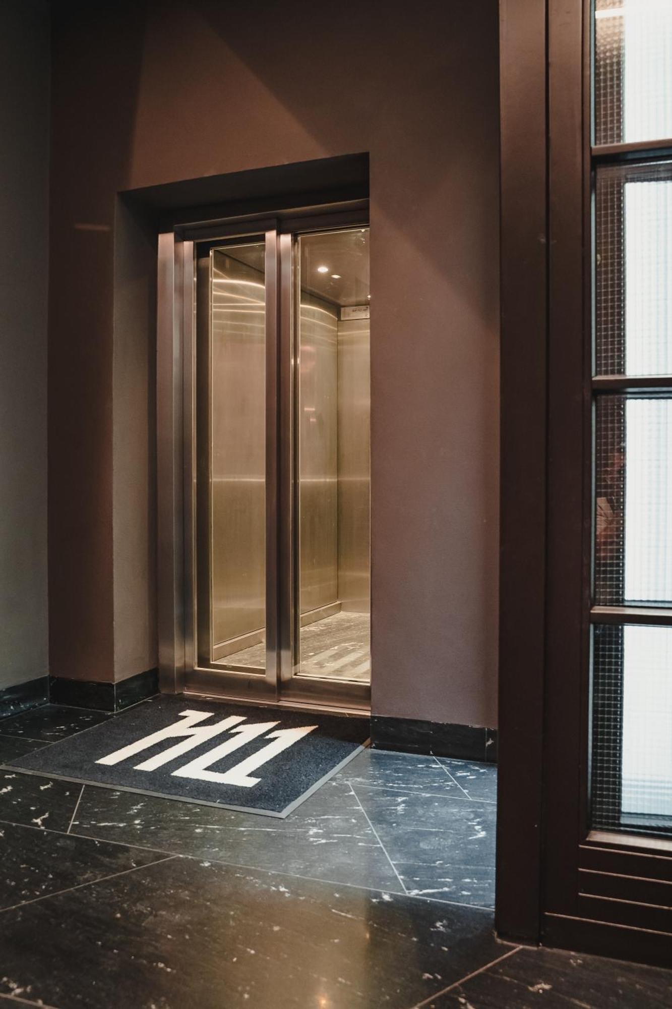 H11 Aparthotel Cracovia Esterno foto A residential elevator