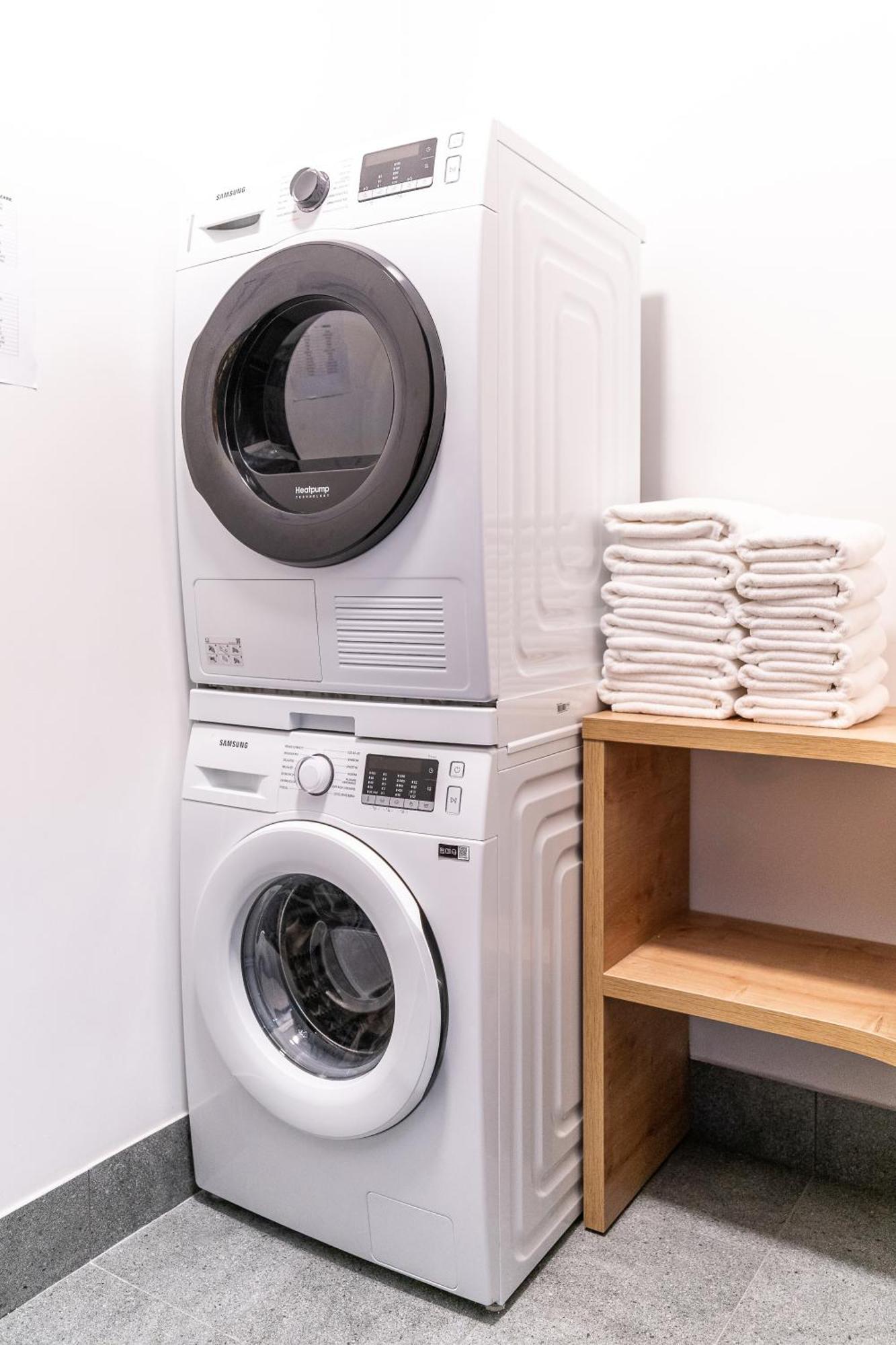 H11 Aparthotel Cracovia Esterno foto A tumble dryer stacked on top of a washing machine