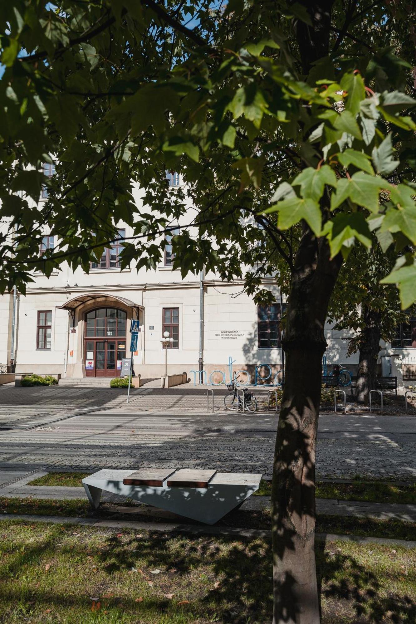 H11 Aparthotel Cracovia Esterno foto The main entrance of the museum