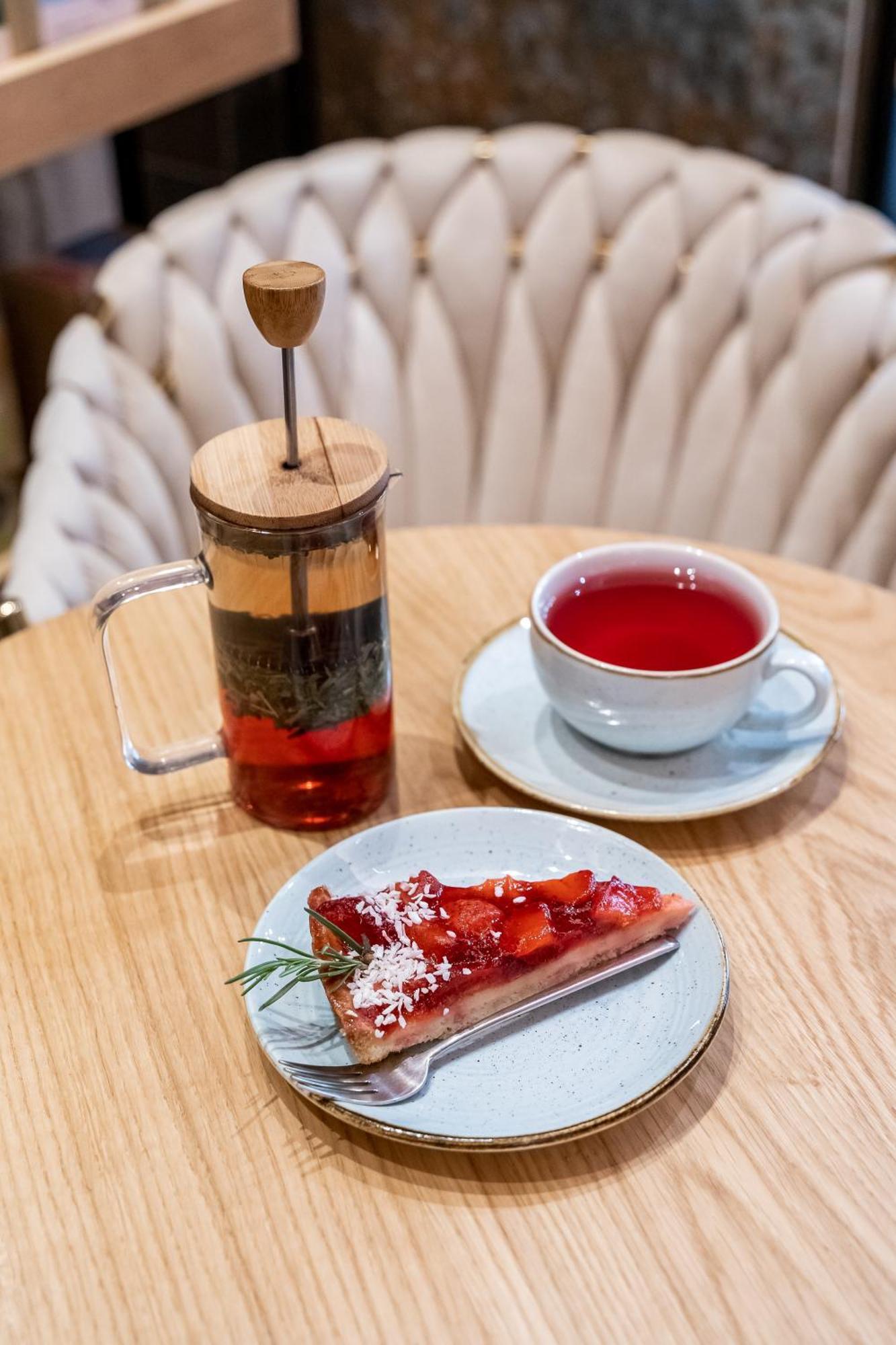 H11 Aparthotel Cracovia Esterno foto A French press
